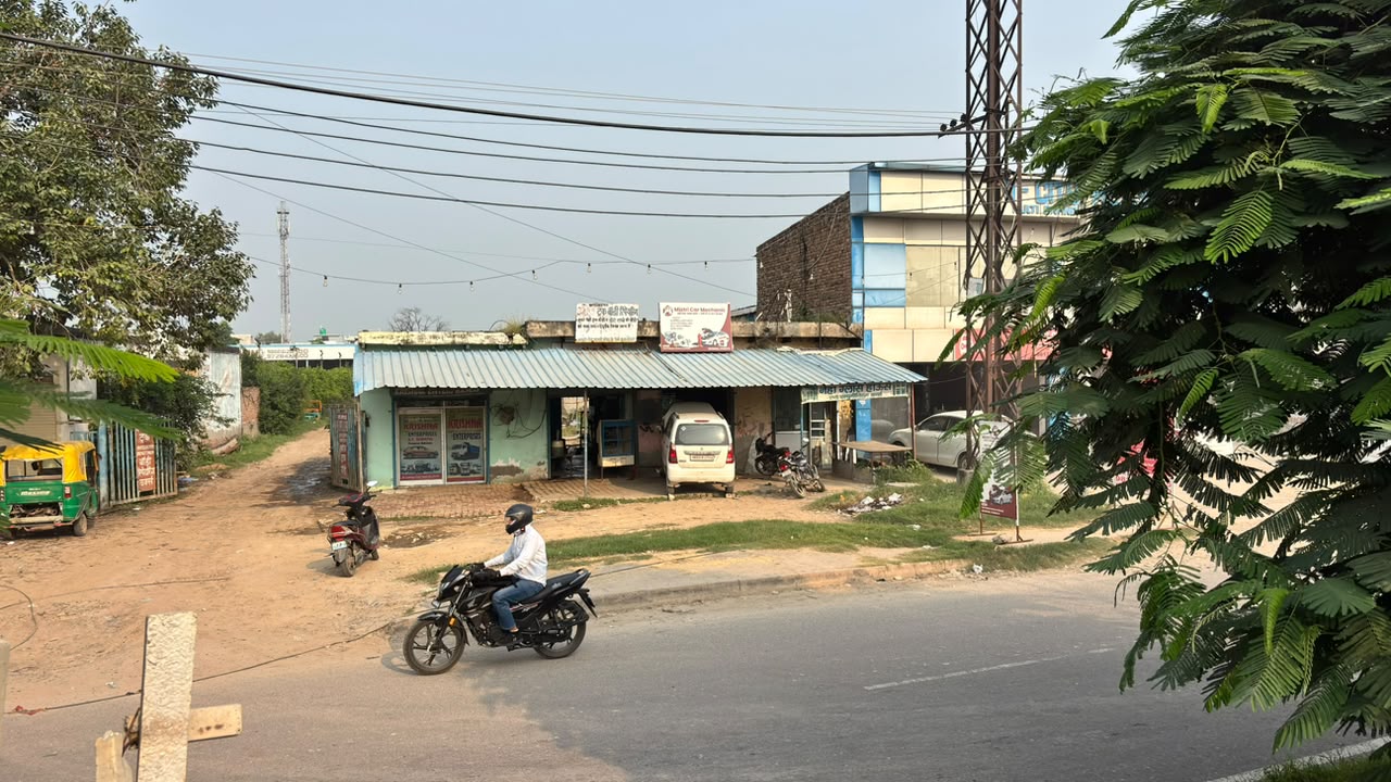 Mistri Car Mechanic workshop in Palwal seen from outside